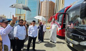 Gusmen saat mengecek kesiapan hotel, bus dan dapur katering jemaah Haji di Makkah Pada 07/05/24
