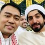 Staf Khusus Menteri Agama Gugun Gumilar berswafoto dengan Putra Mahkota Uni Emirat Arab Syaikh Hamdan di Raudhoh 