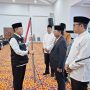Kepala Kantor Wilayah Kemenag Banten Nanang Fatchurrochman menyerahkan Jemaah Haji asal Kota Tangerang 