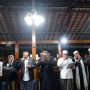 Umat Islam sedang melantunkan selawat pada malam Jumat (Foto: Buntet Pesantren)